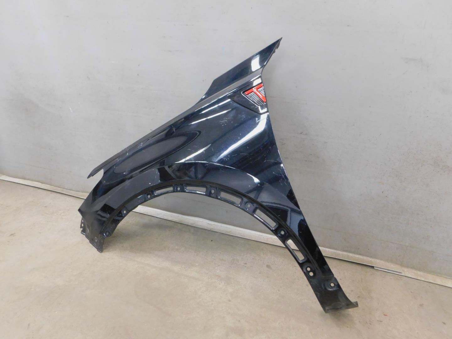 Крыло переднее левое