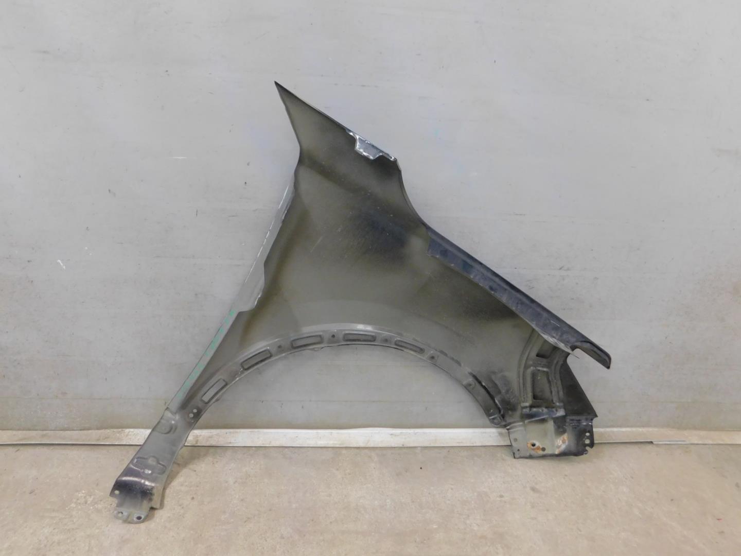 Крыло переднее левое