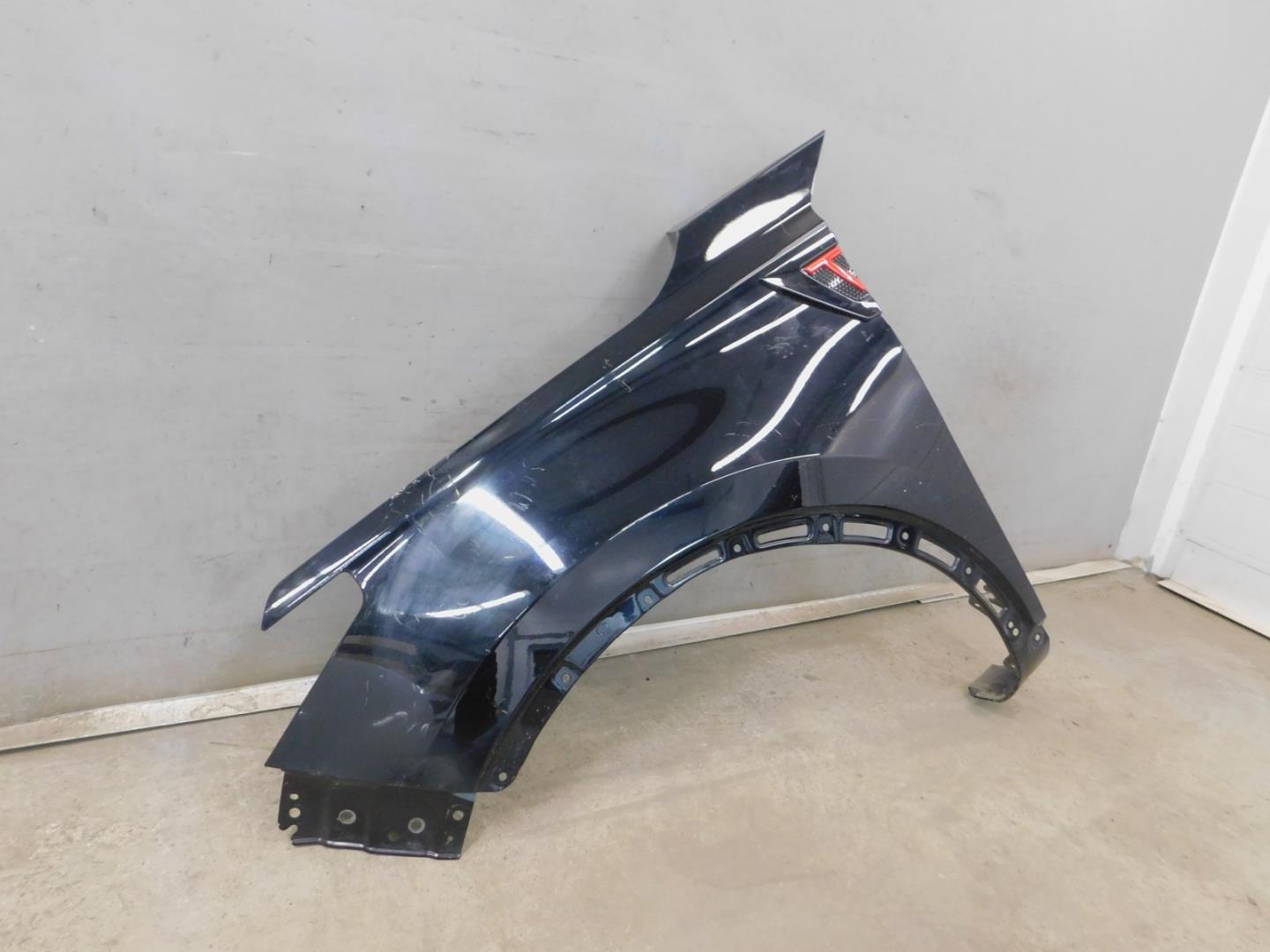 Крыло переднее левое