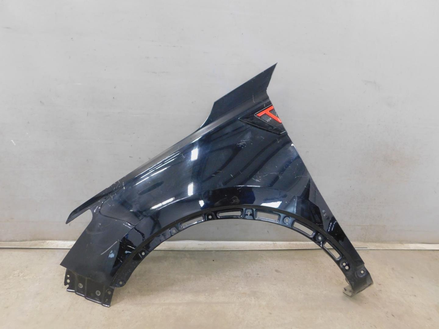 Крыло переднее левое