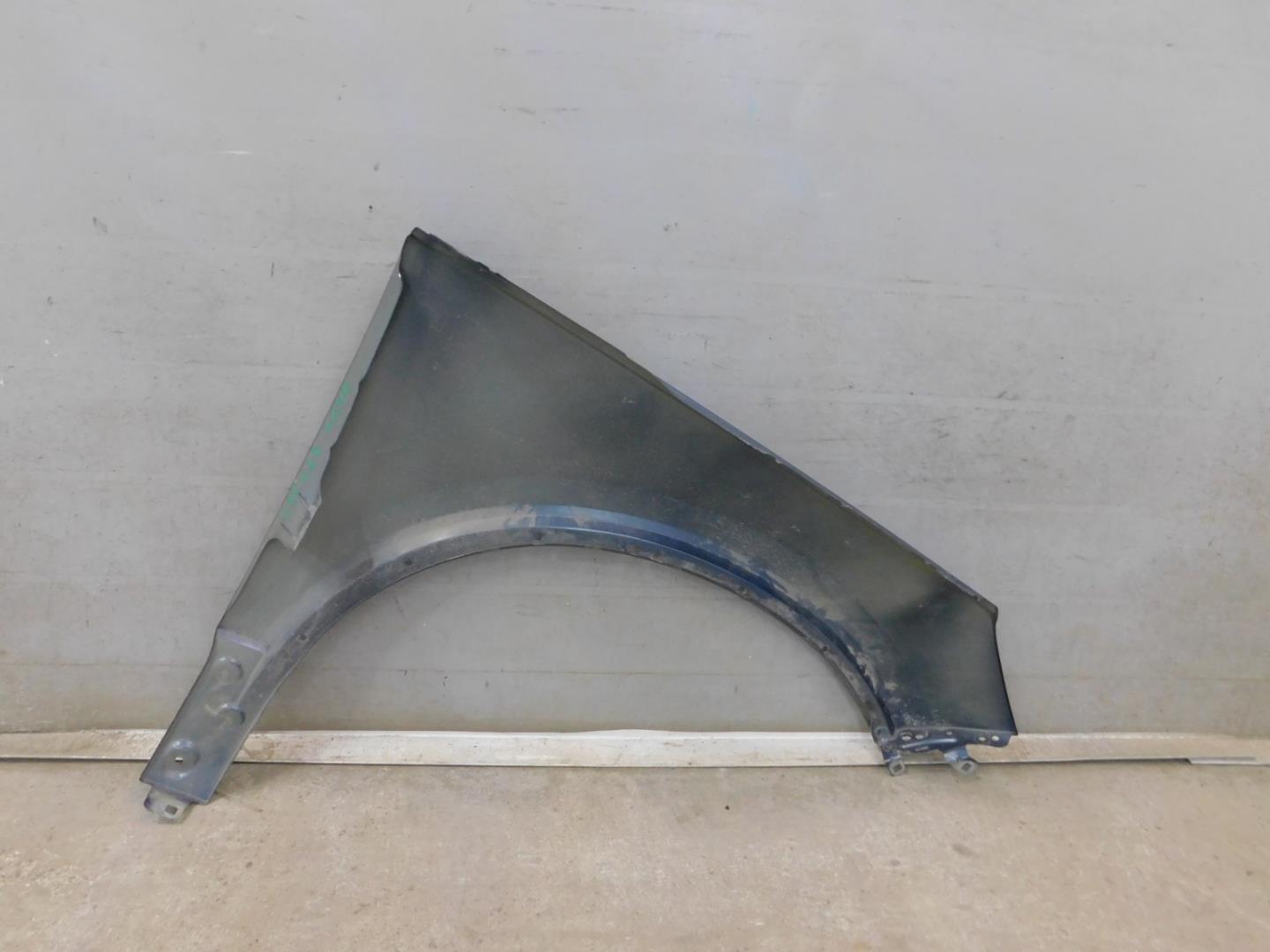 Крыло переднее левое