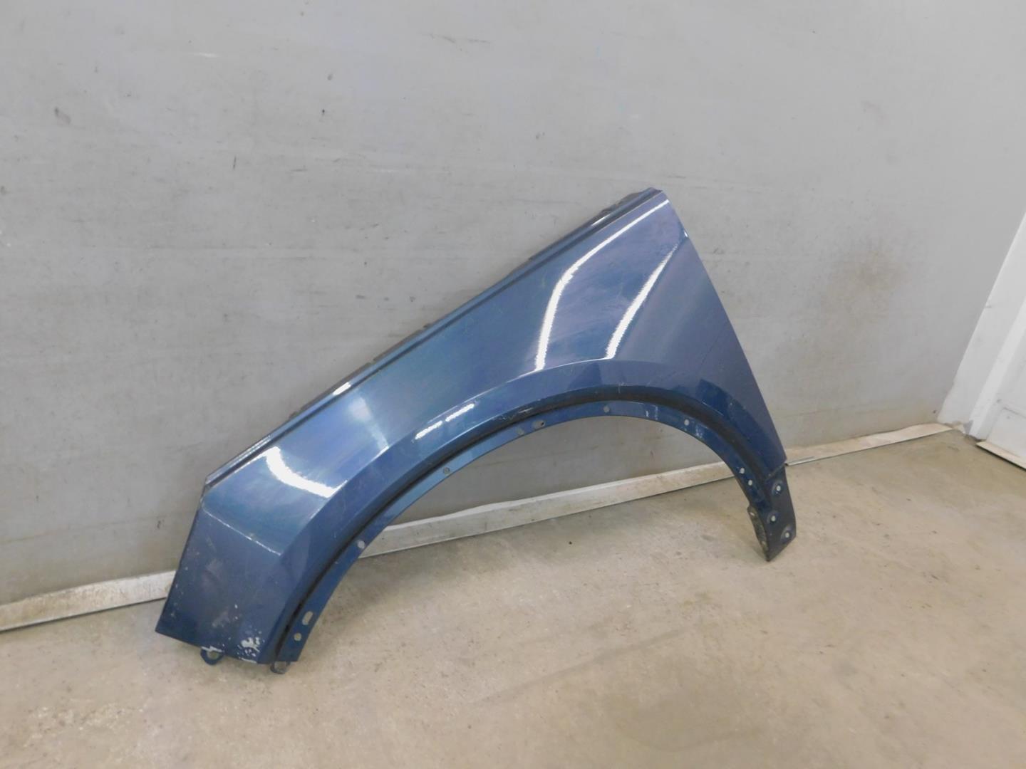 Крыло переднее левое