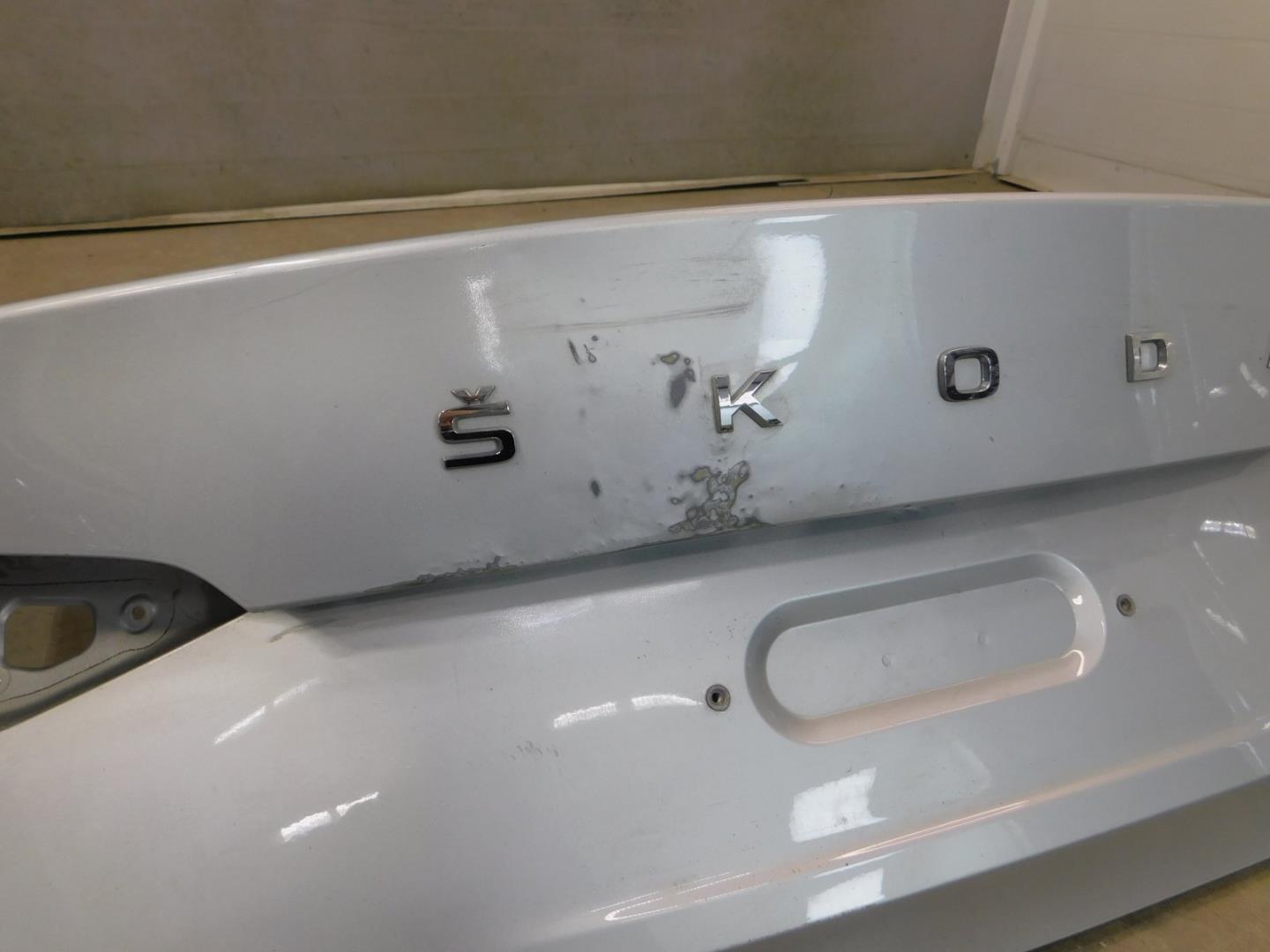 Дверь багажника