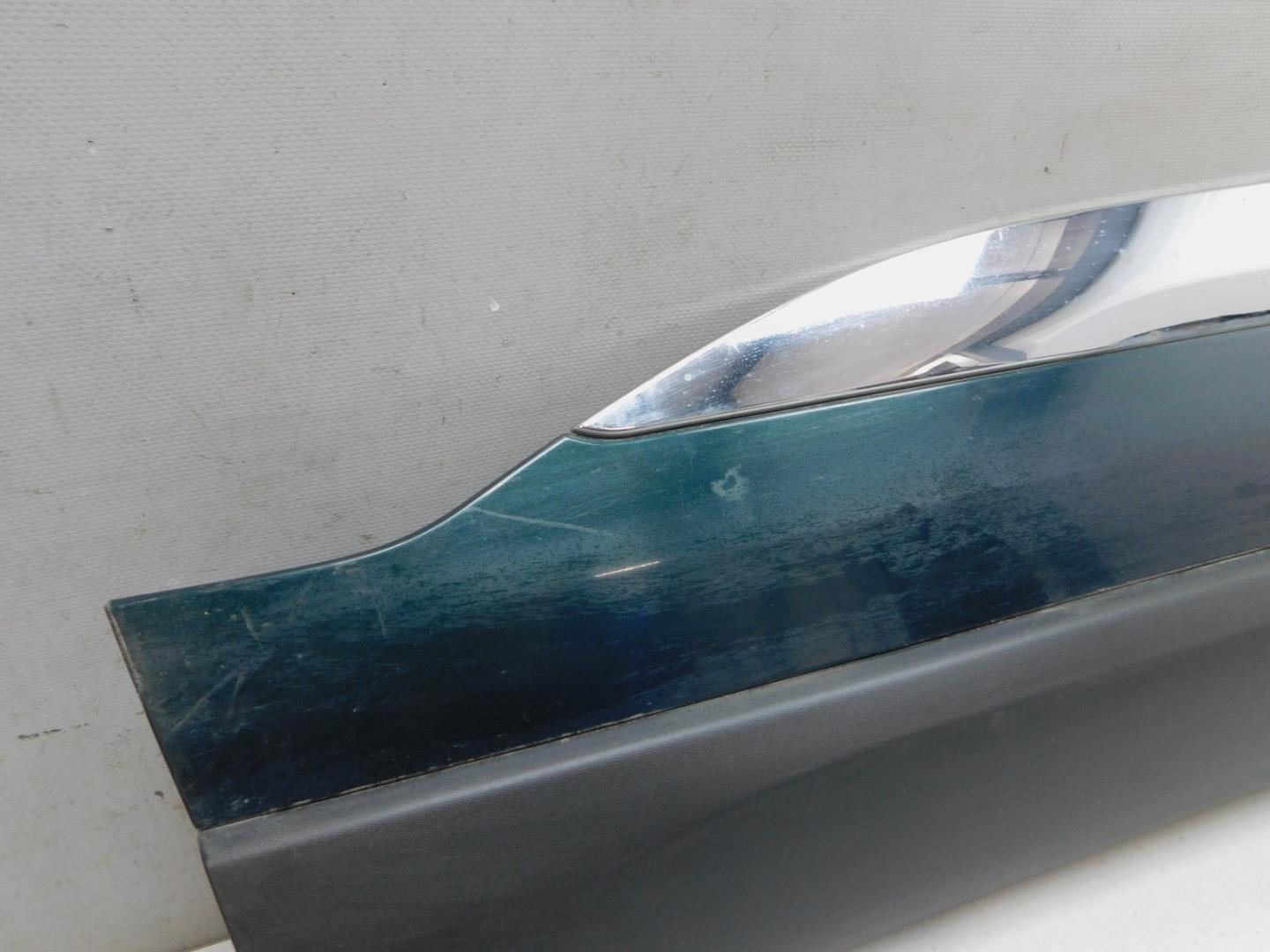 Накладка двери передней левой