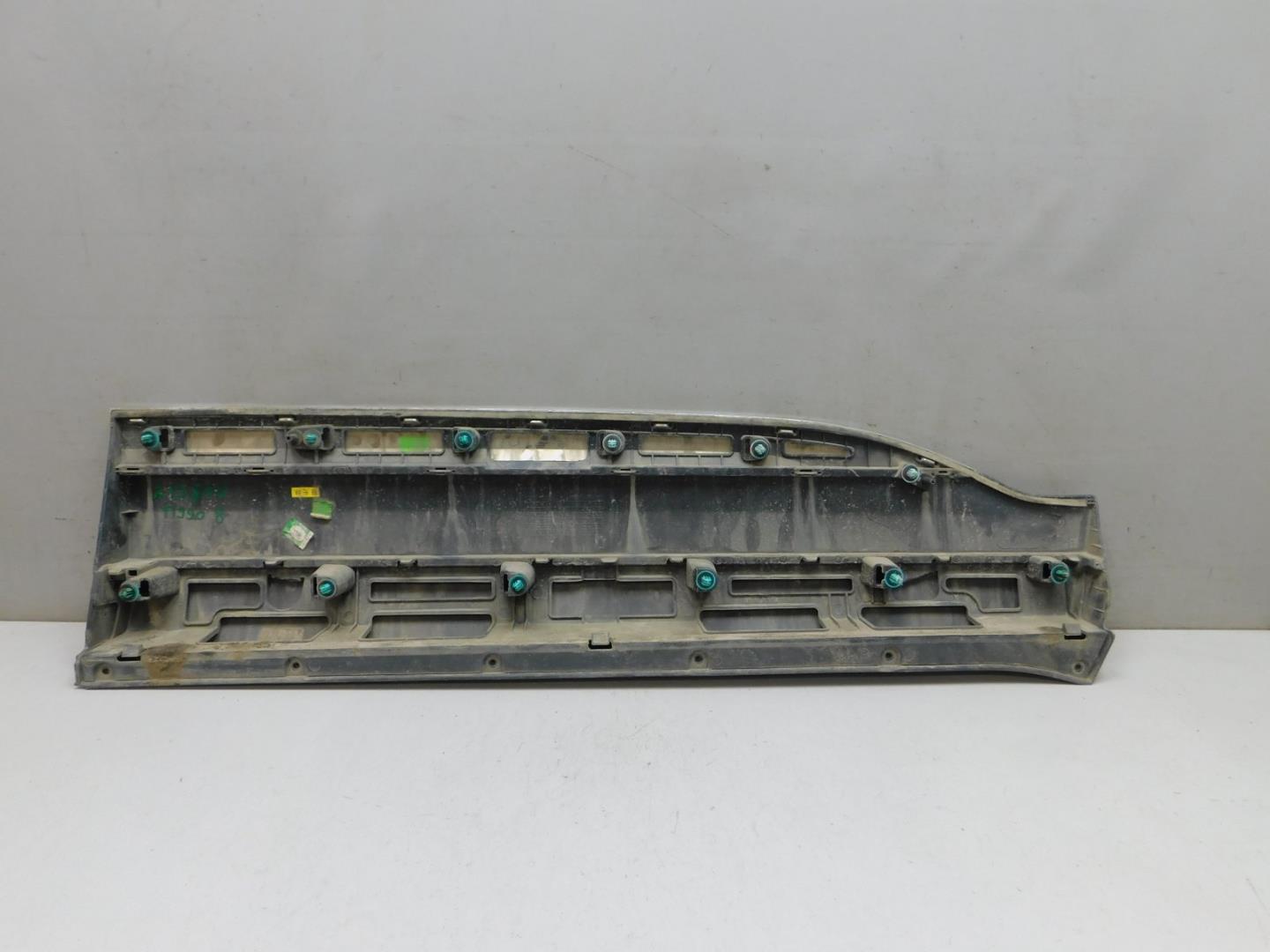 Накладка двери передней левой