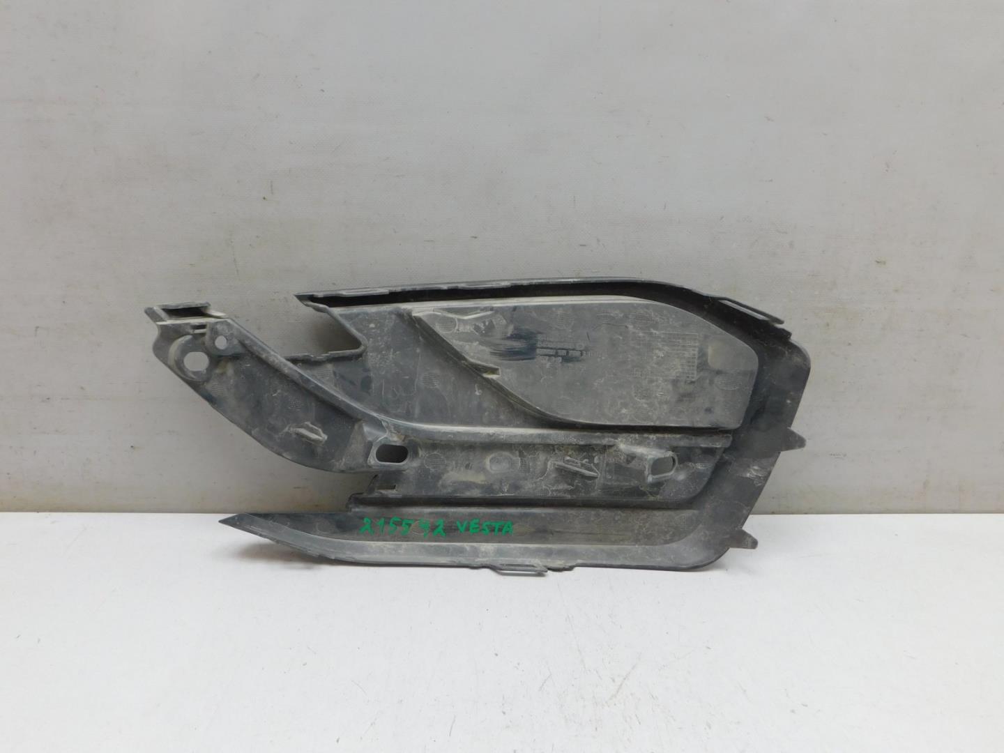 Решетка в бампер правая