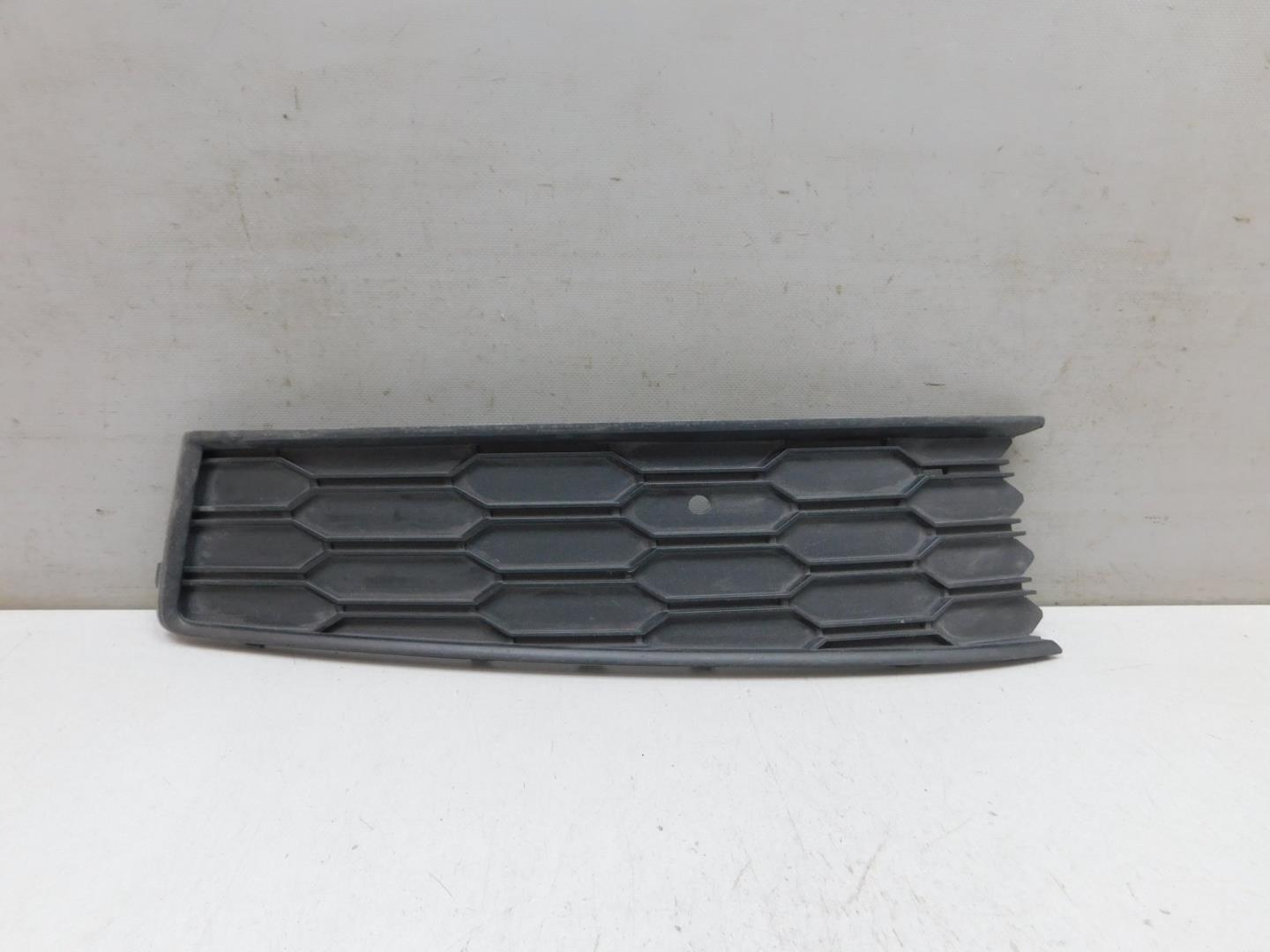 Решетка в бампер правая