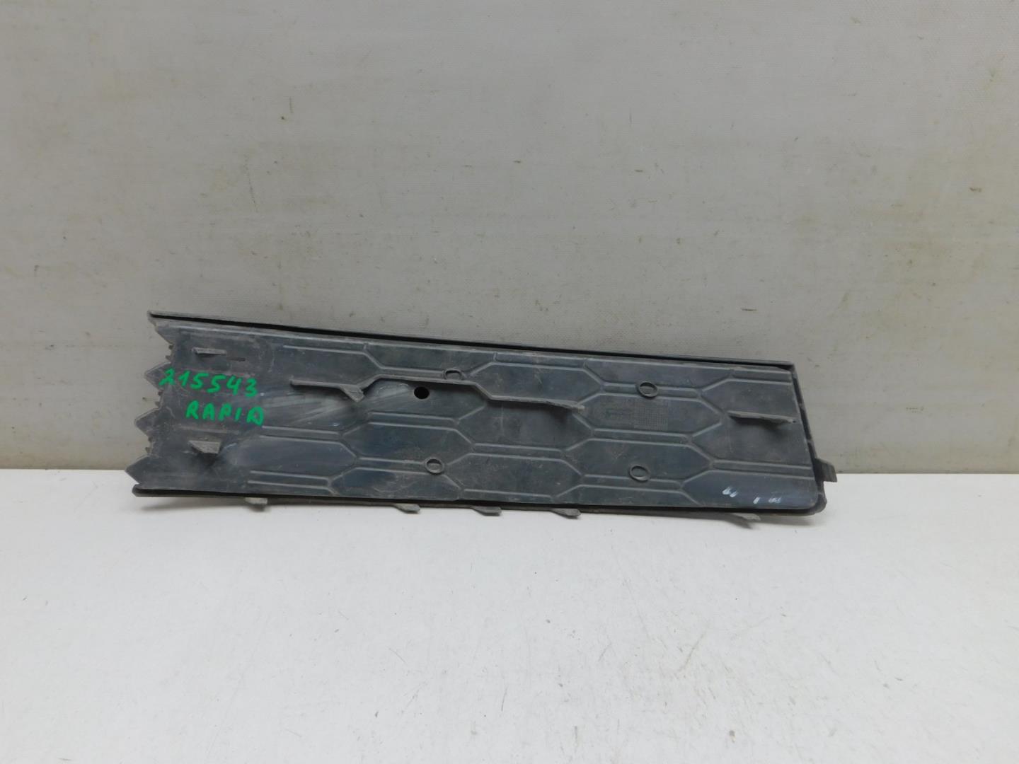 Решетка в бампер правая