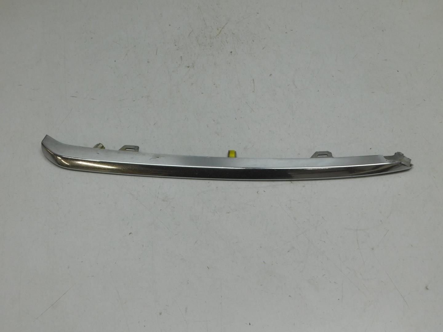 Молдинг переднего бампера