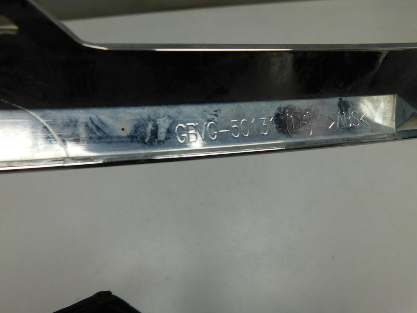 Молдинг переднего бампера