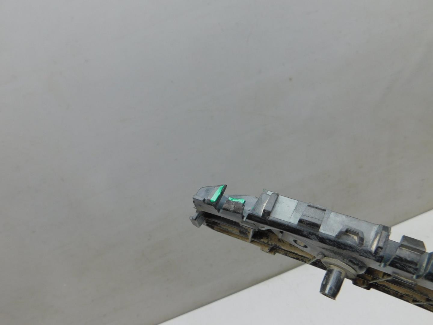 Кронштейн заднего бампера