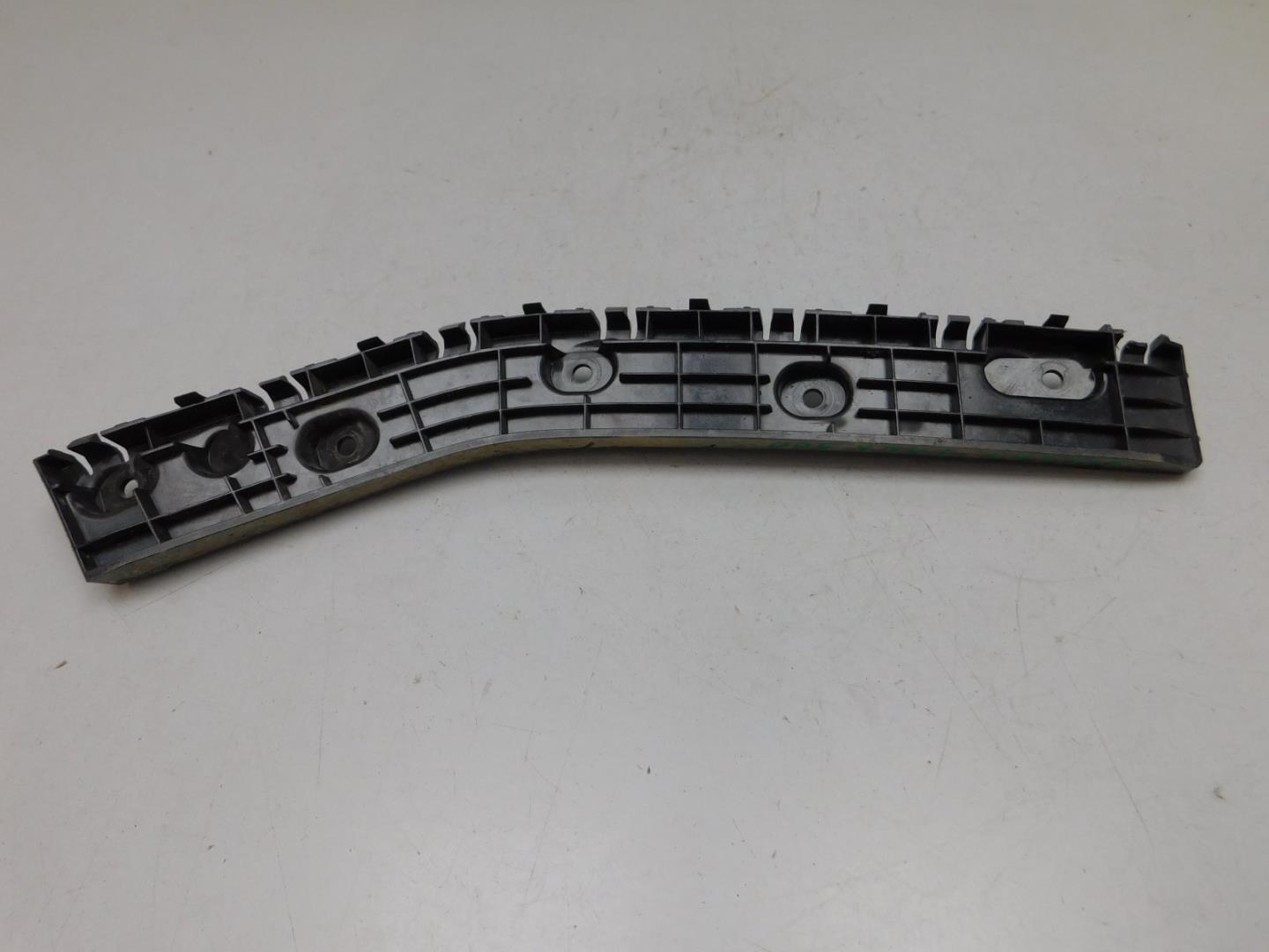 Кронштейн заднего бампера