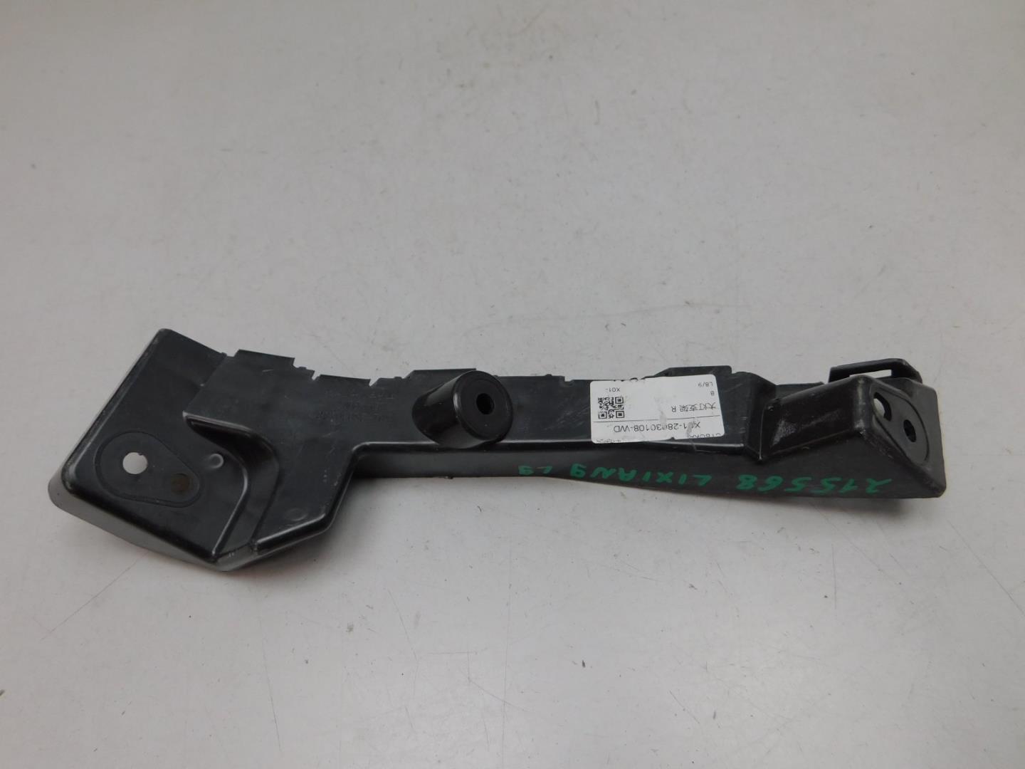 Кронштейн переднего бампера