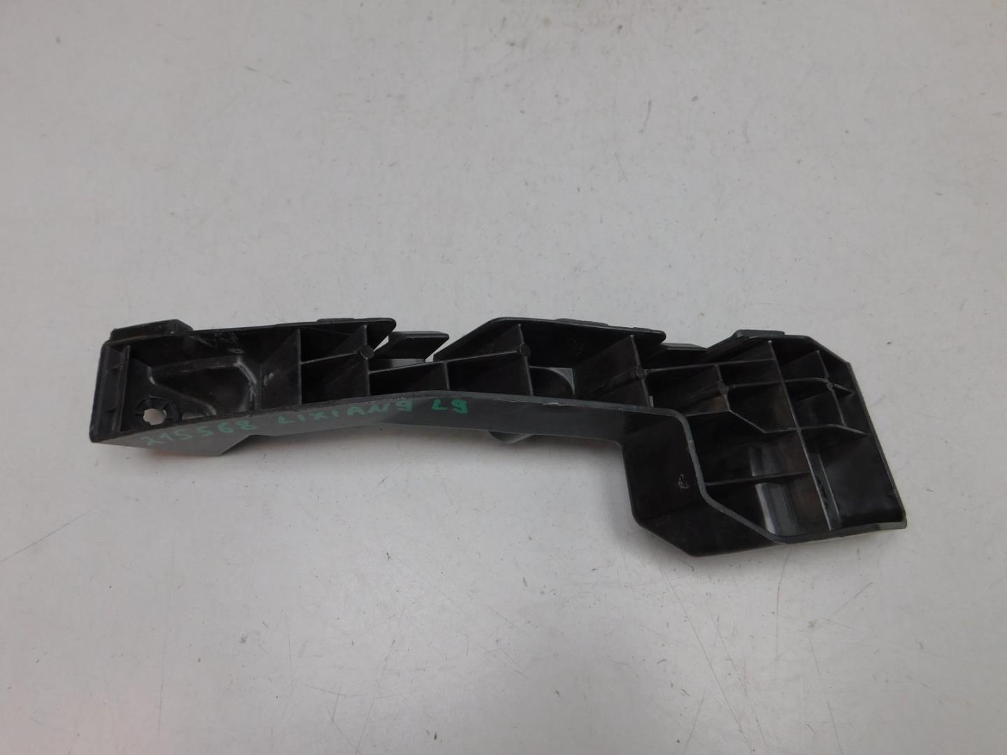 Кронштейн переднего бампера