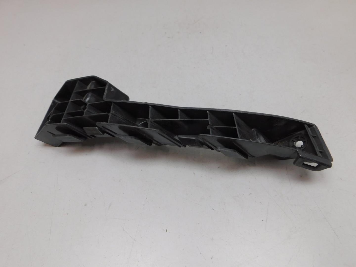 Кронштейн переднего бампера