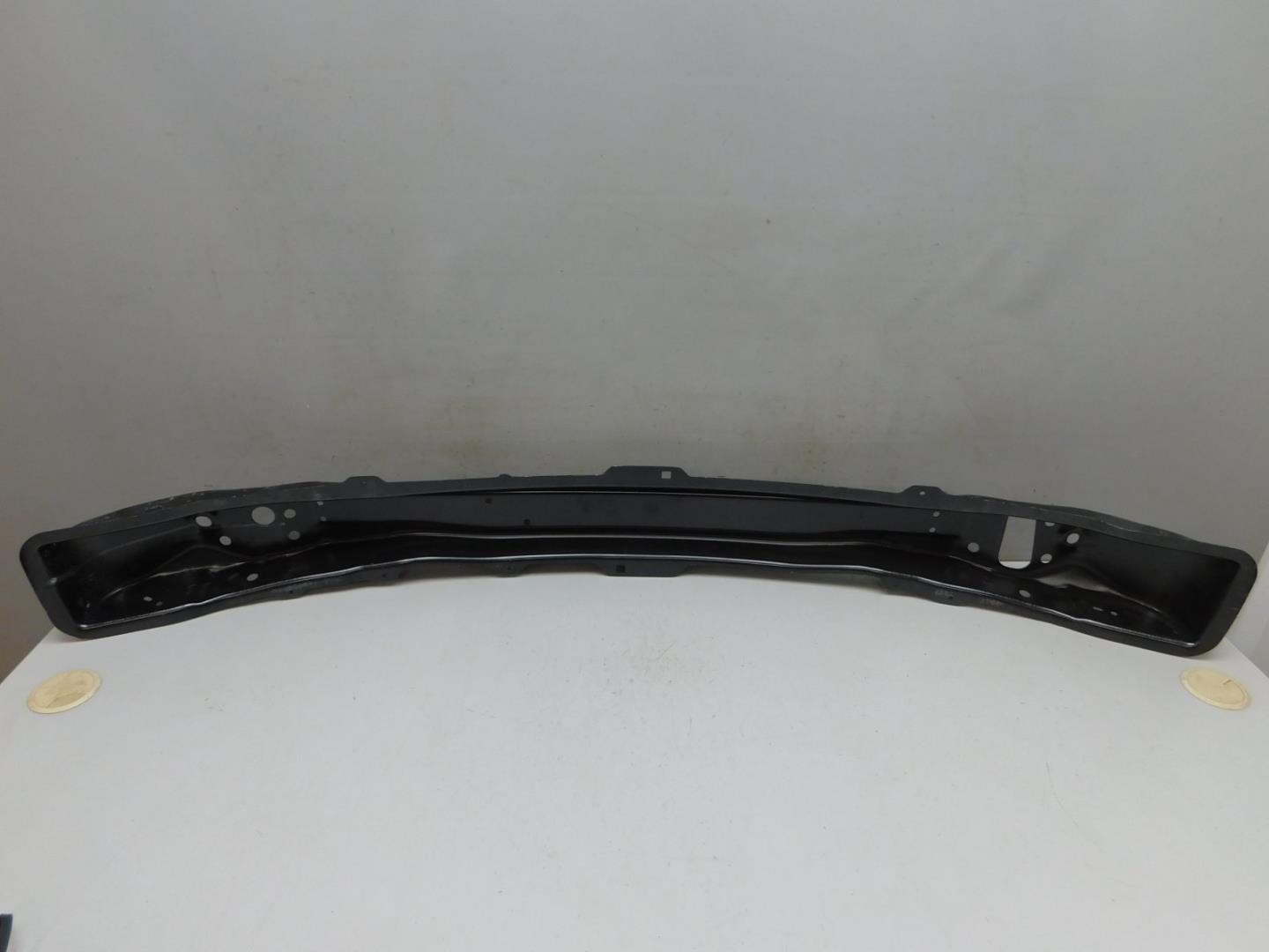 Усилитель переднего бампера