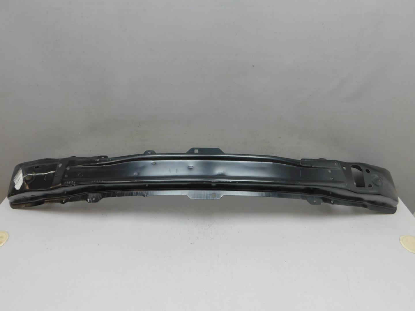 Усилитель переднего бампера