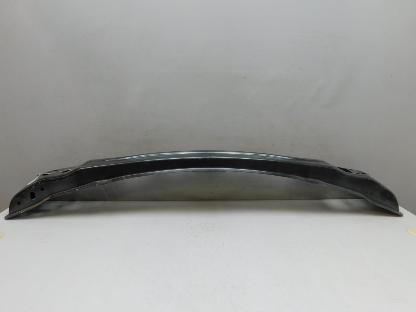 Усилитель переднего бампера