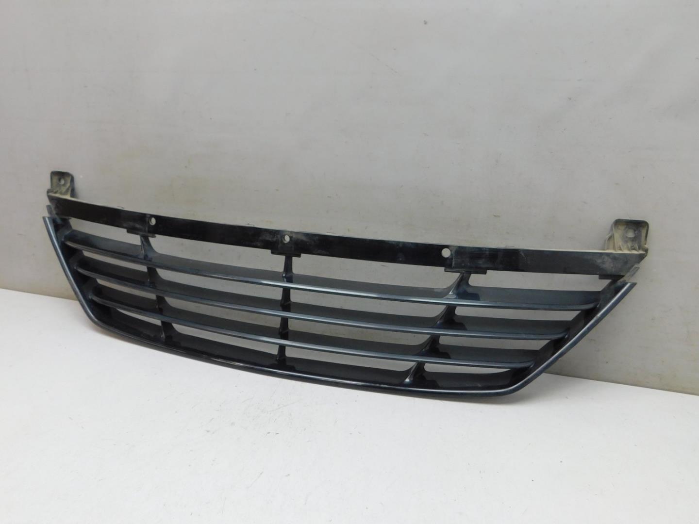 Решетка в бампер центральная