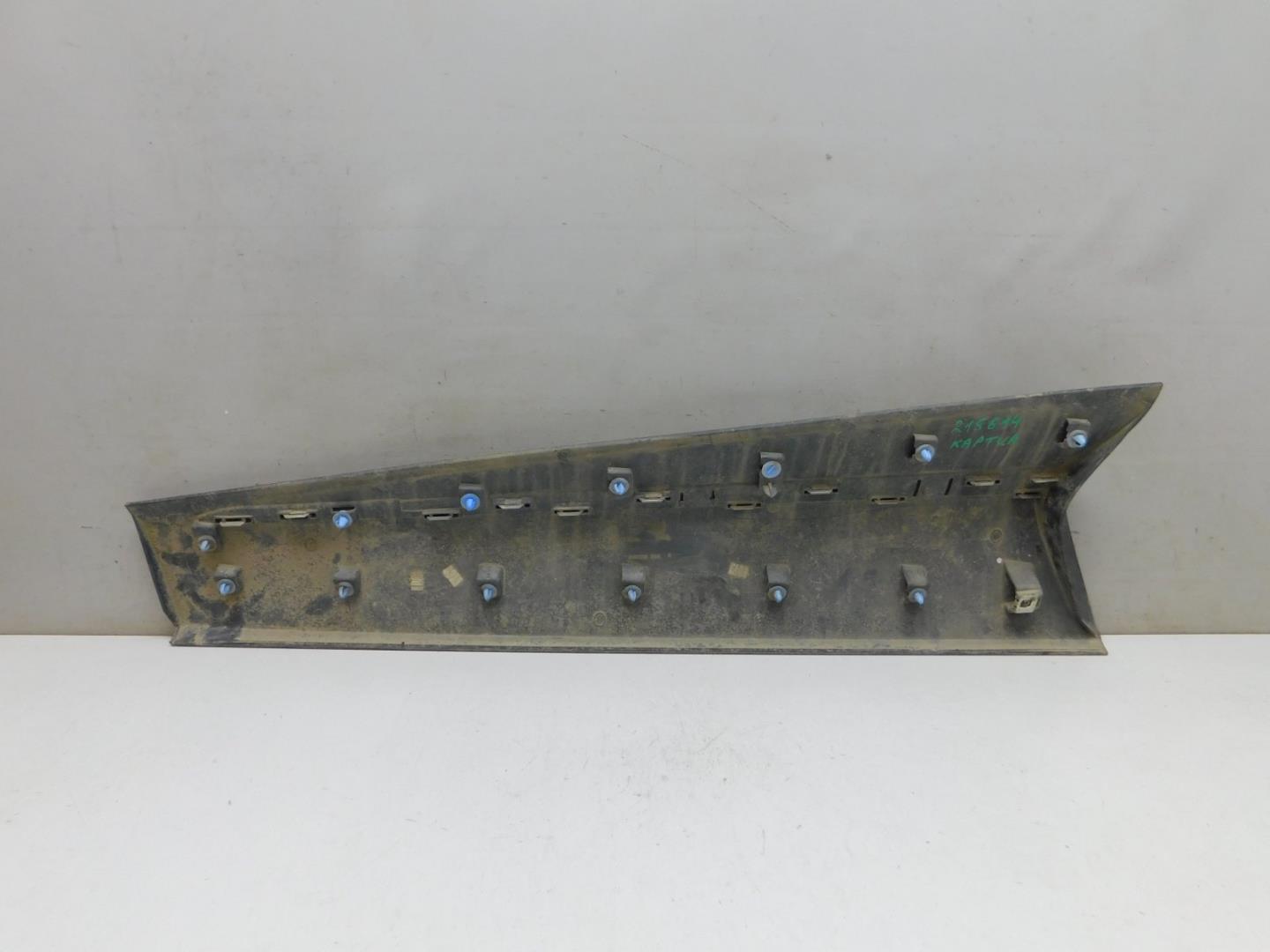 Накладка двери передней правой