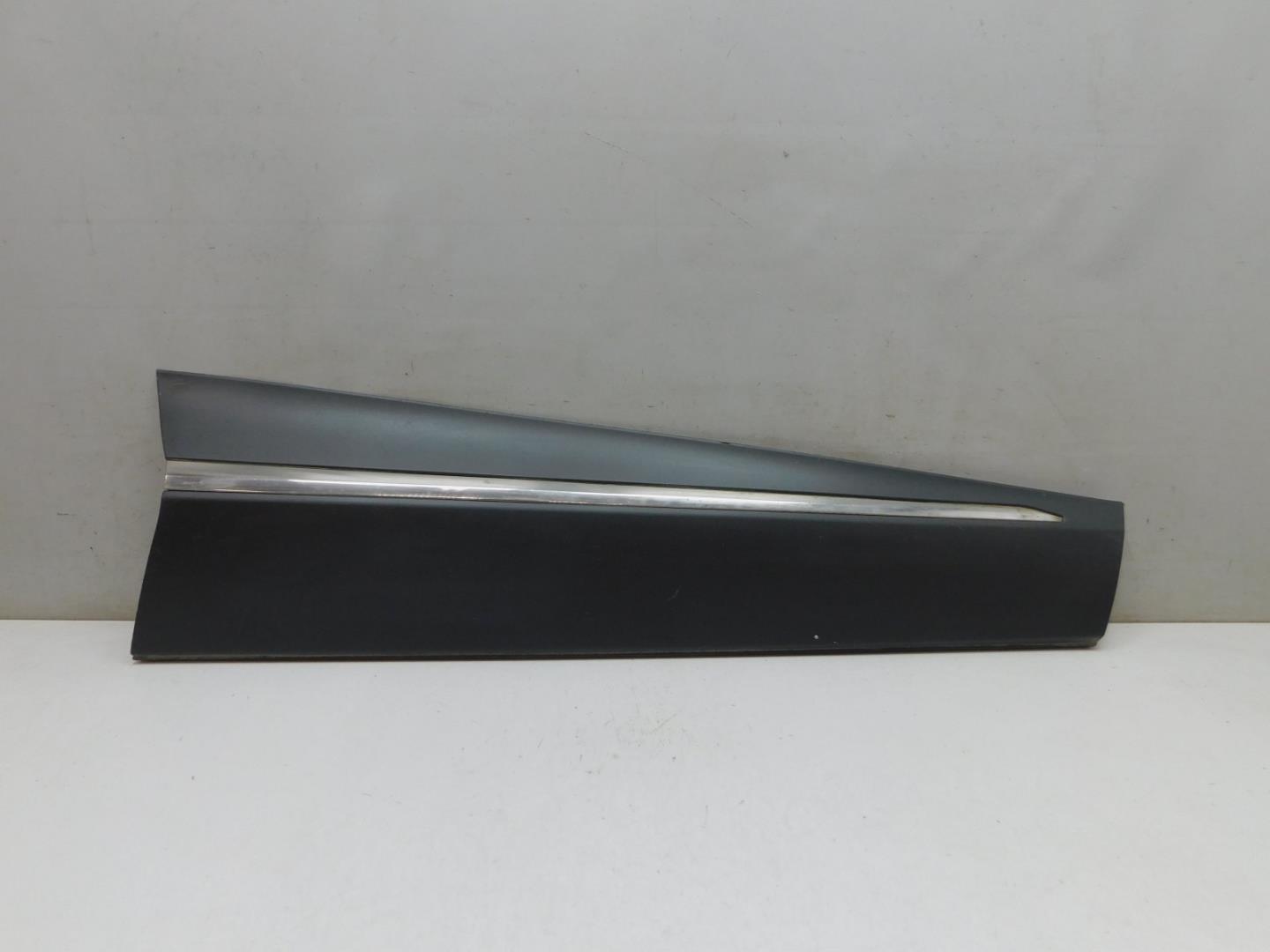 Накладка двери передней правой