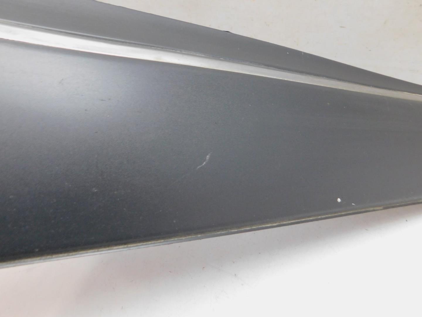 Накладка двери передней правой