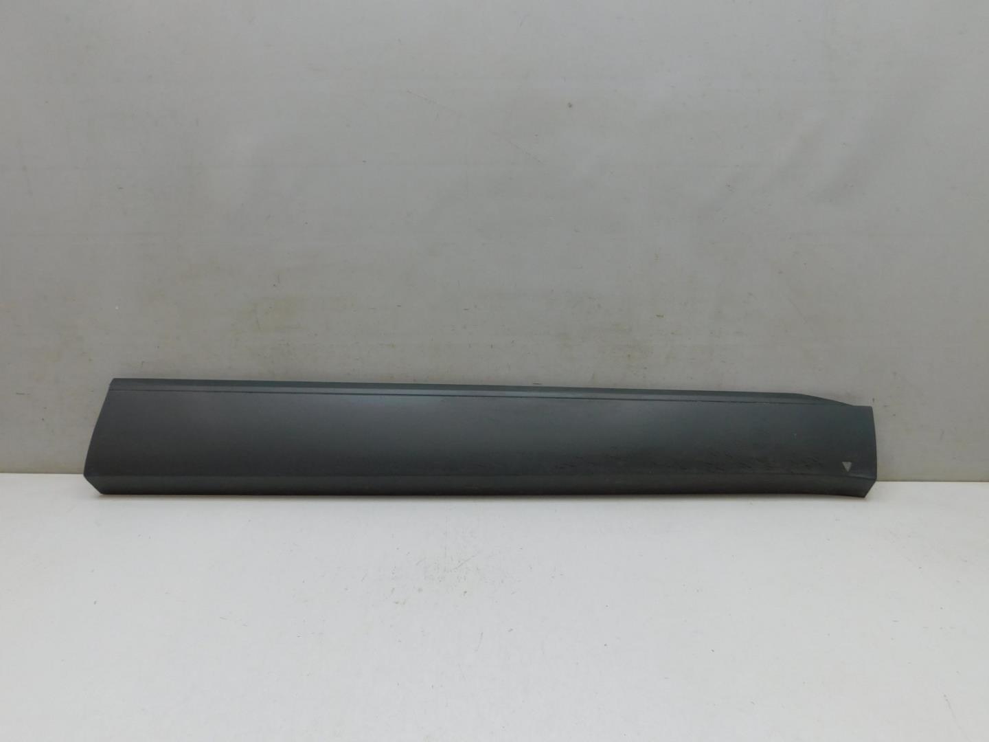 Накладка двери передней правой