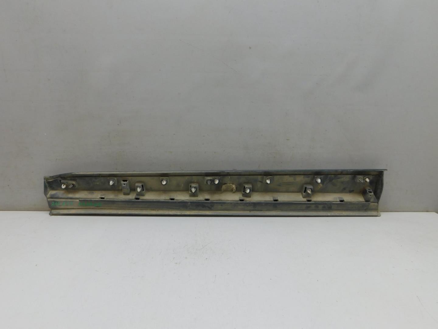 Накладка двери передней правой