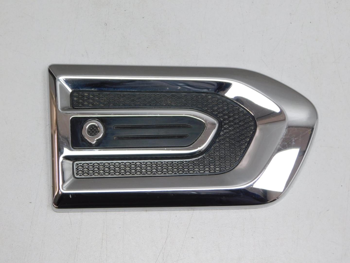 Накладка переднего крыла правого