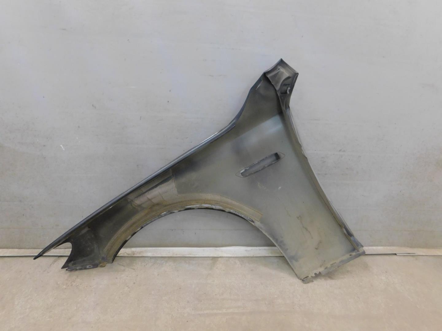 Крыло переднее правое