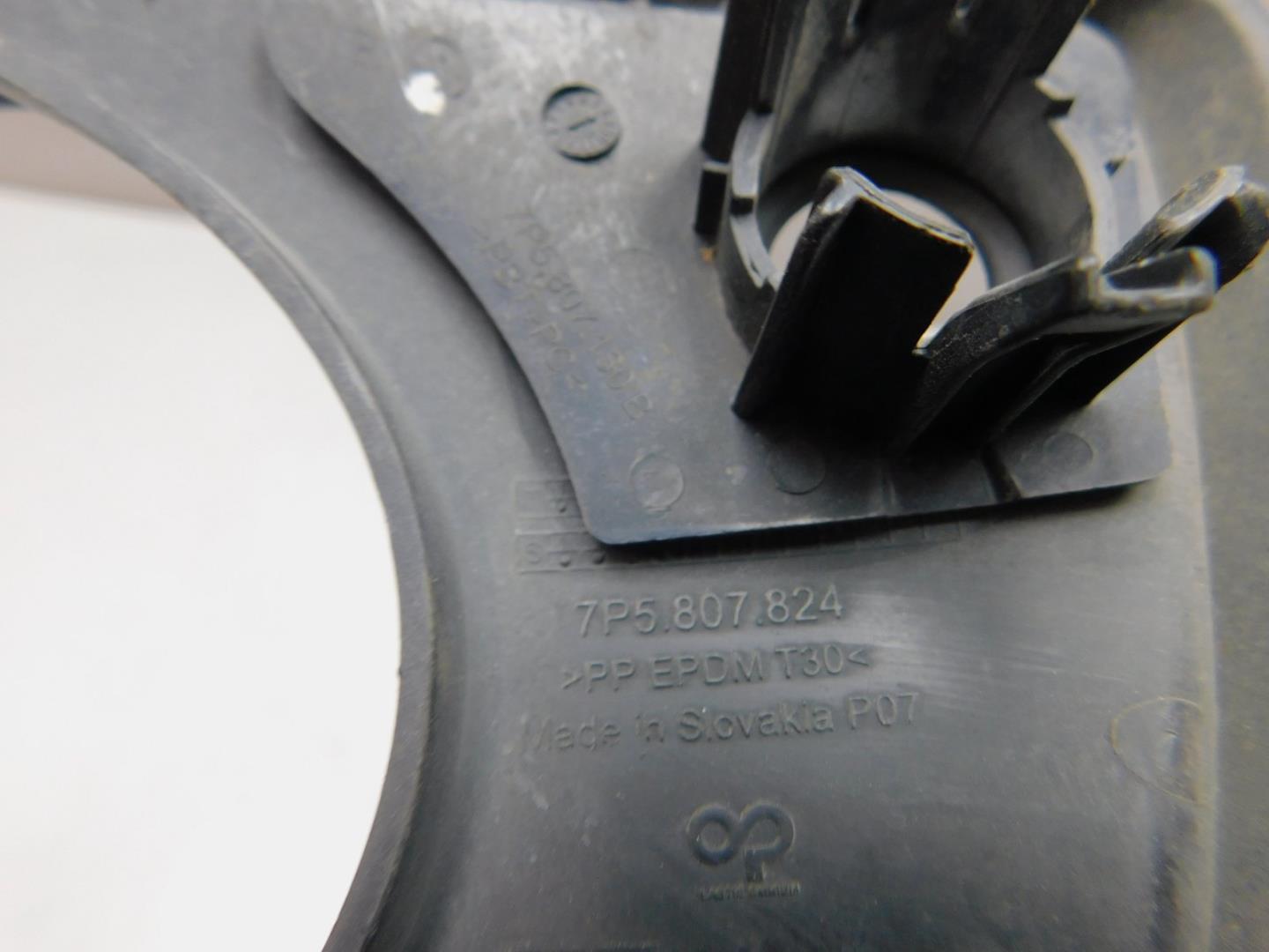 Решетка в бампер правая