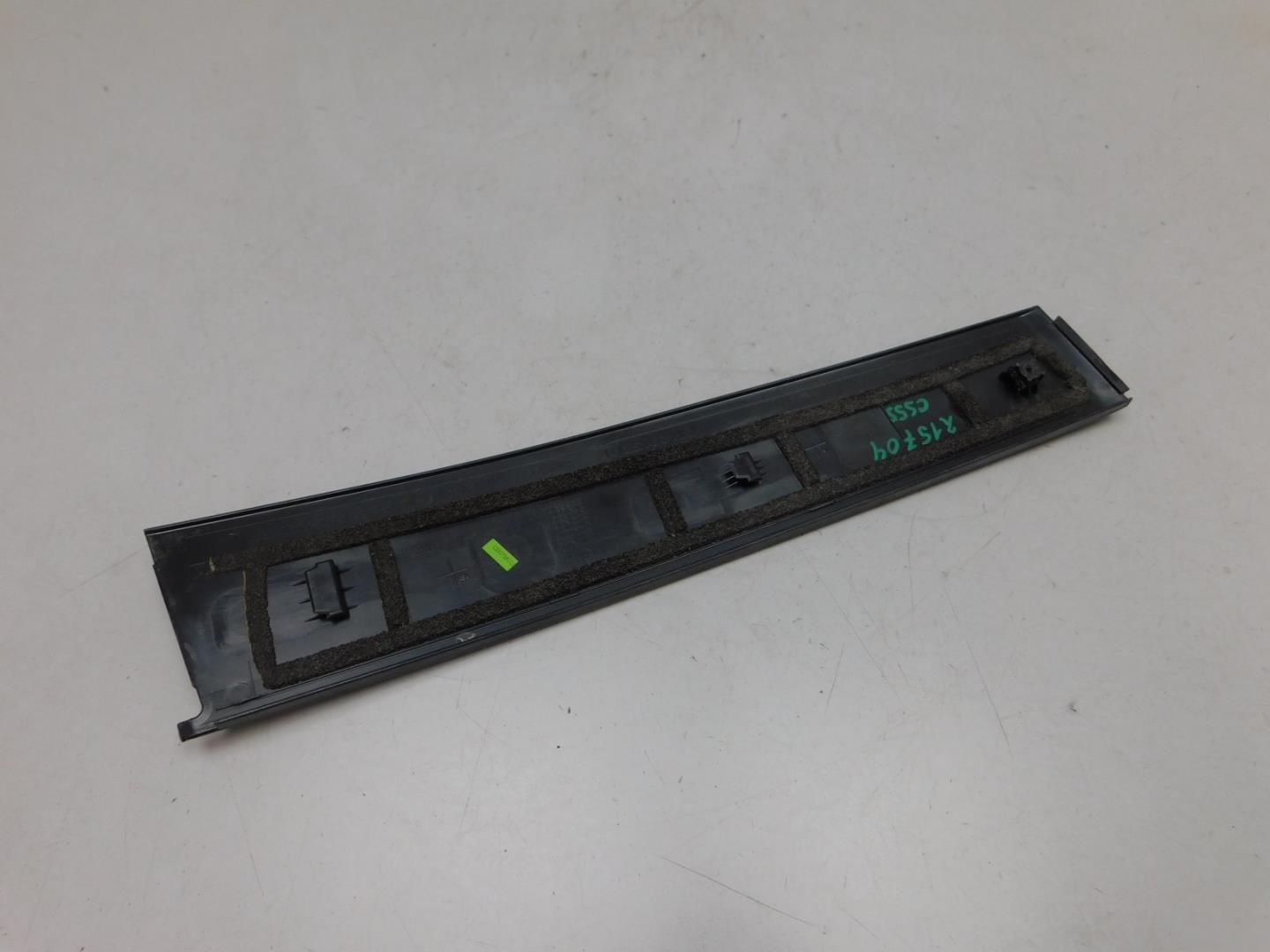 Накладка двери передней правой