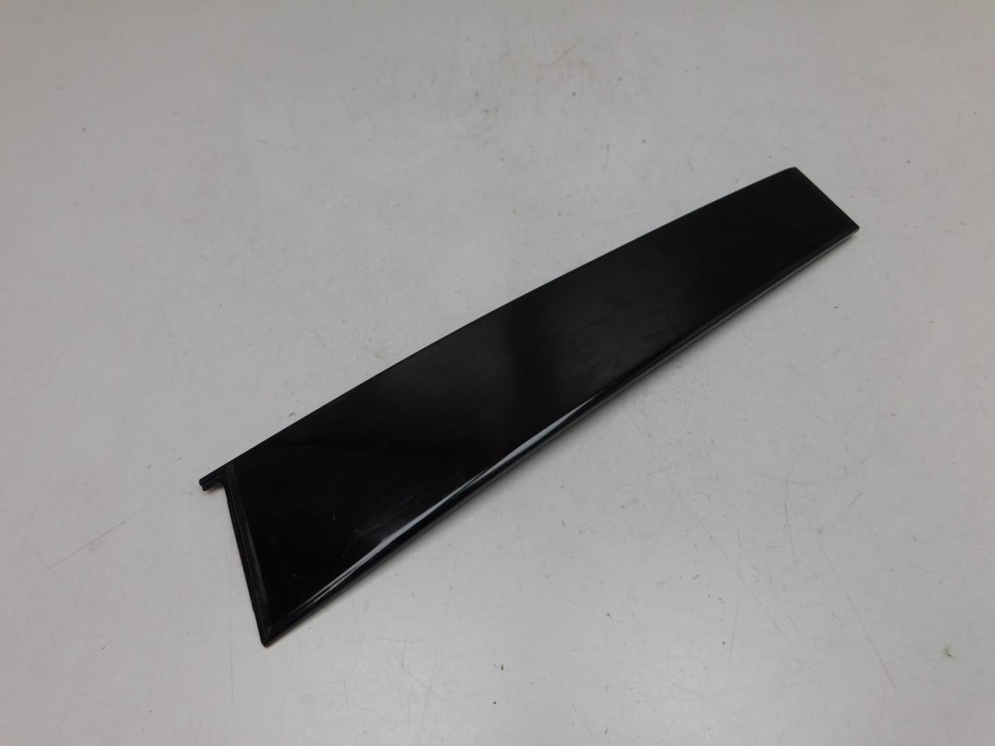 Накладка двери передней правой