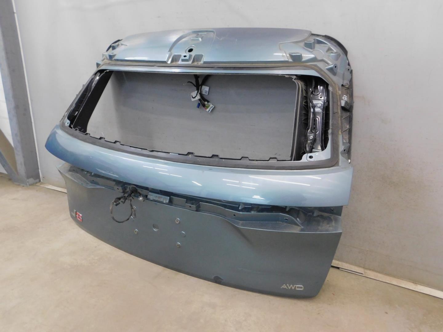 Дверь багажника