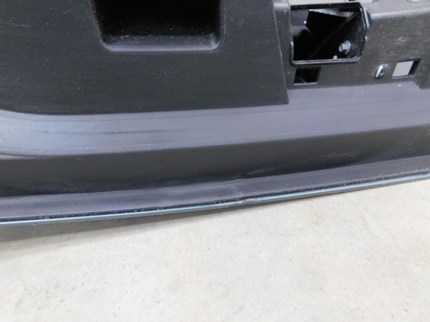 Дверь багажника