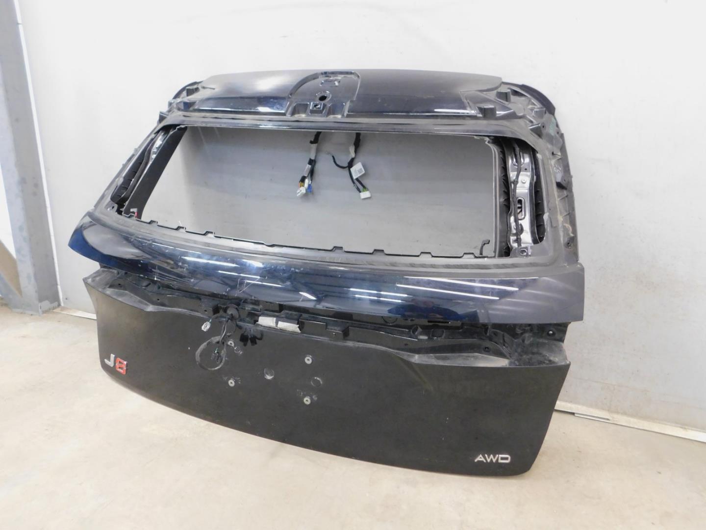 Дверь багажника