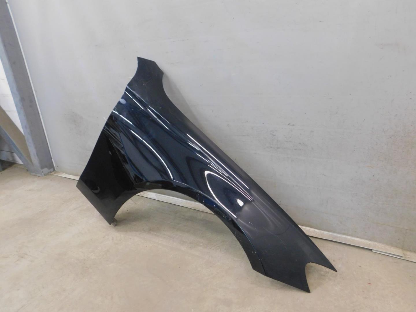 Крыло переднее правое