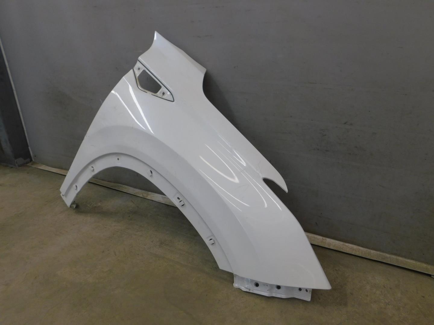 Крыло переднее правое