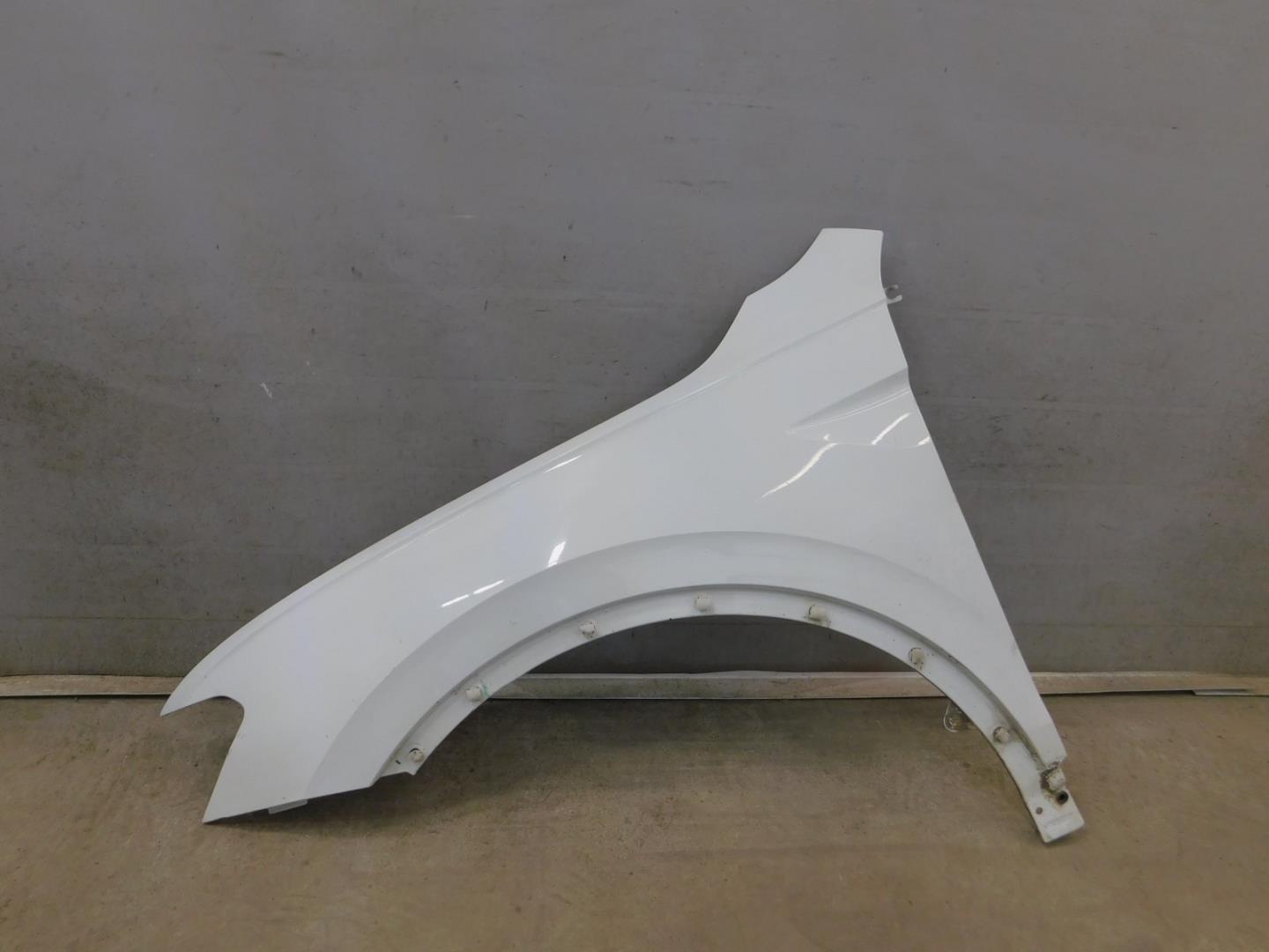 Крыло переднее левое