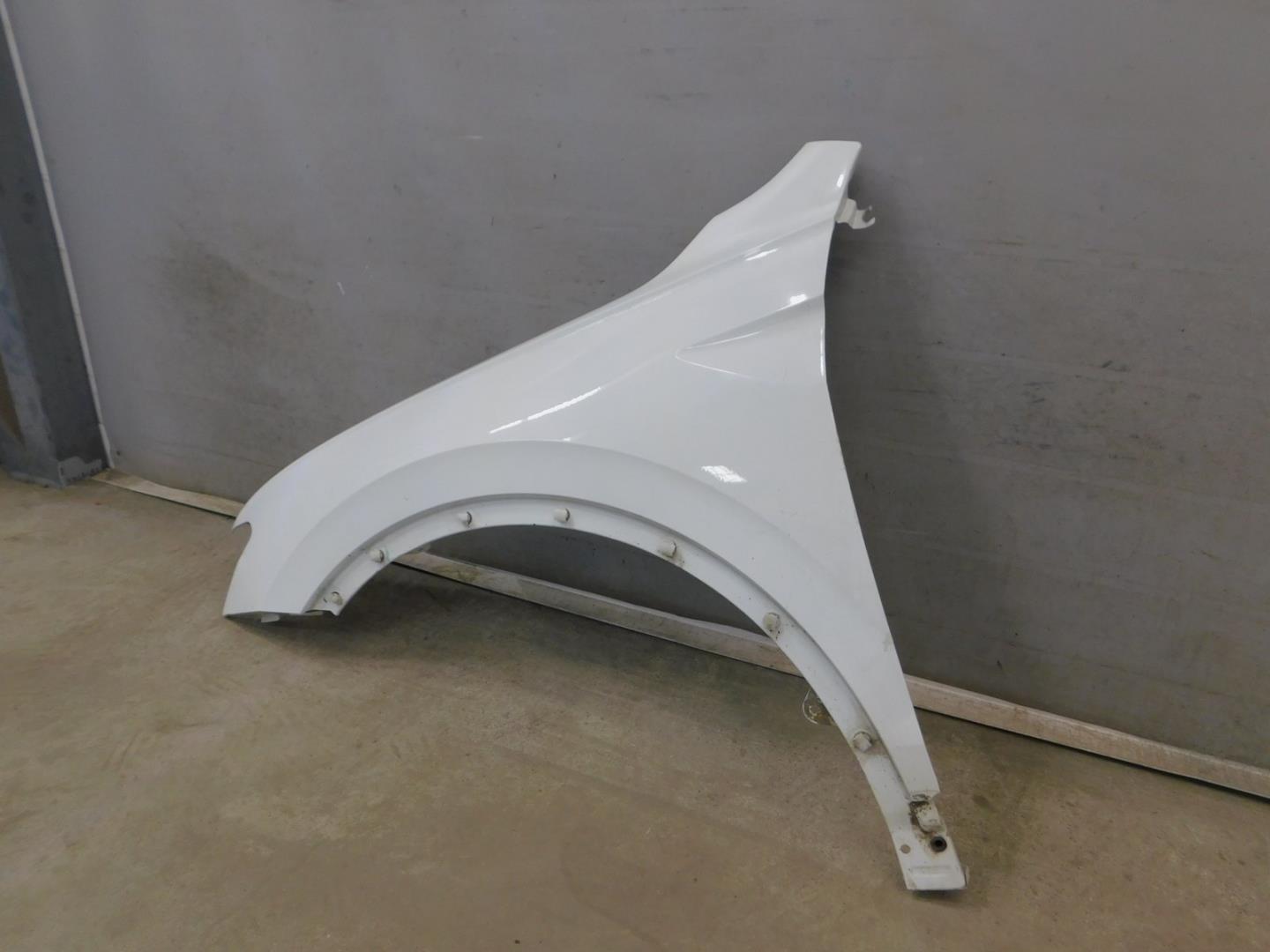 Крыло переднее левое