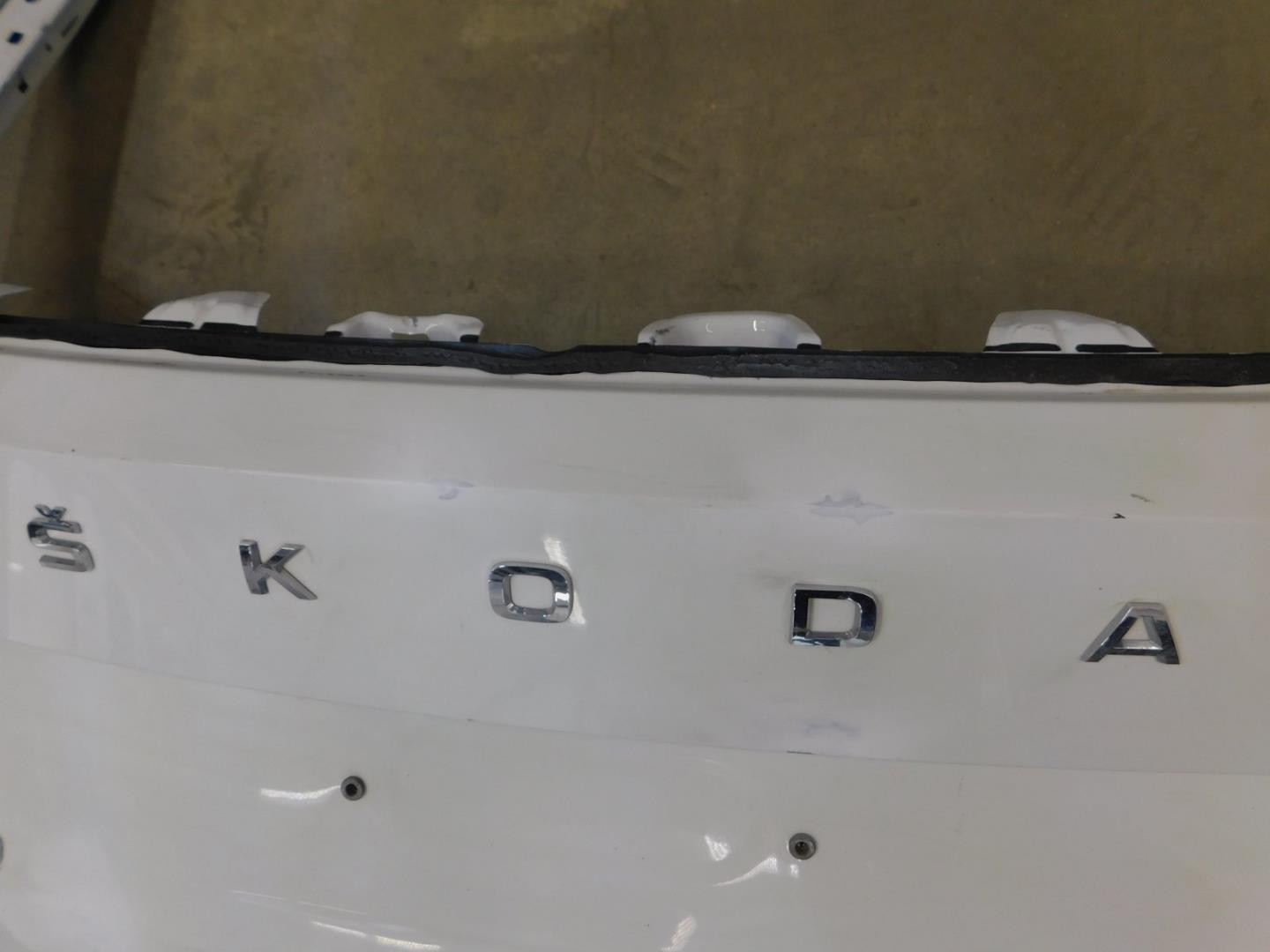 Дверь багажника