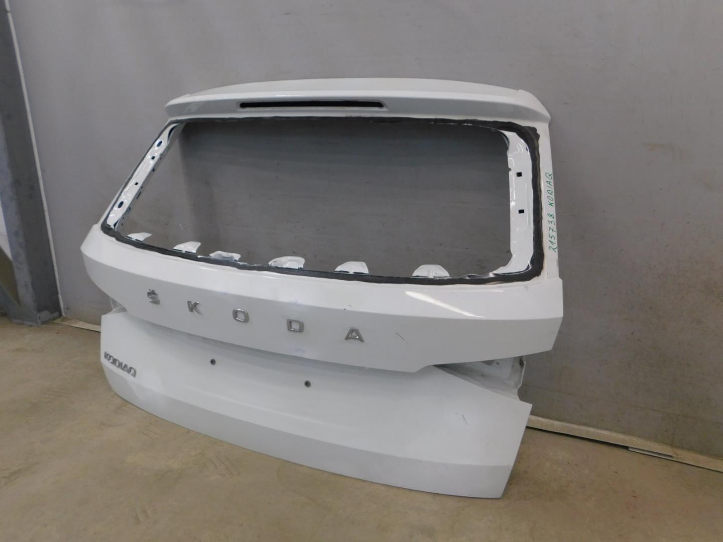 Дверь багажника