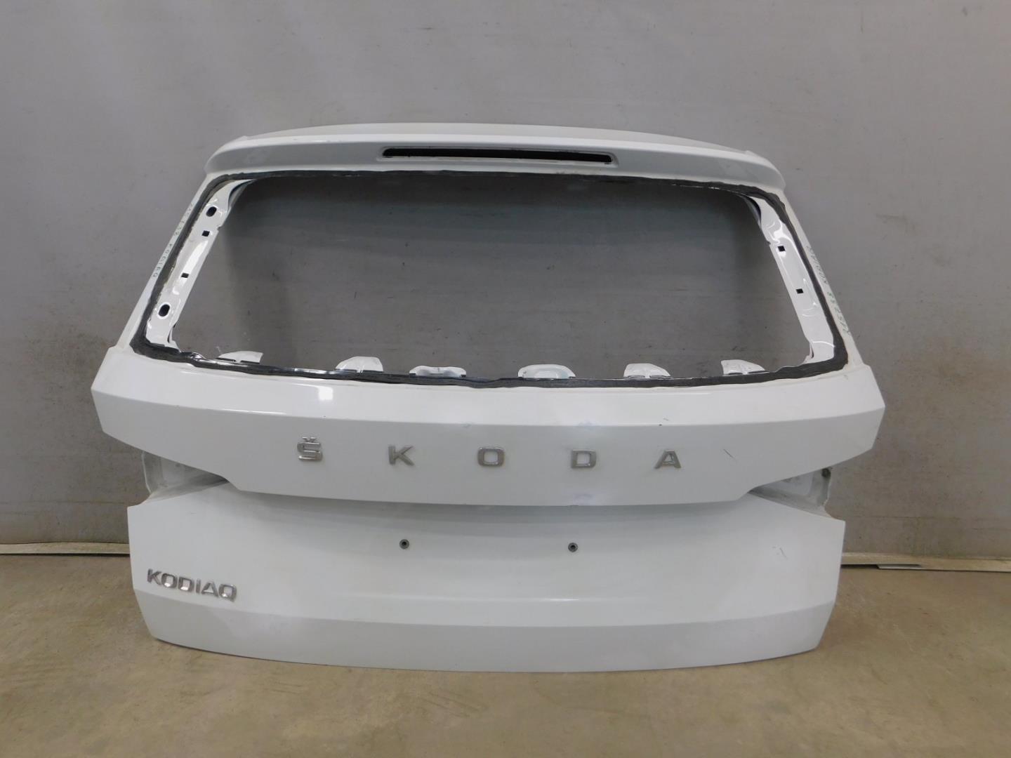 Дверь багажника