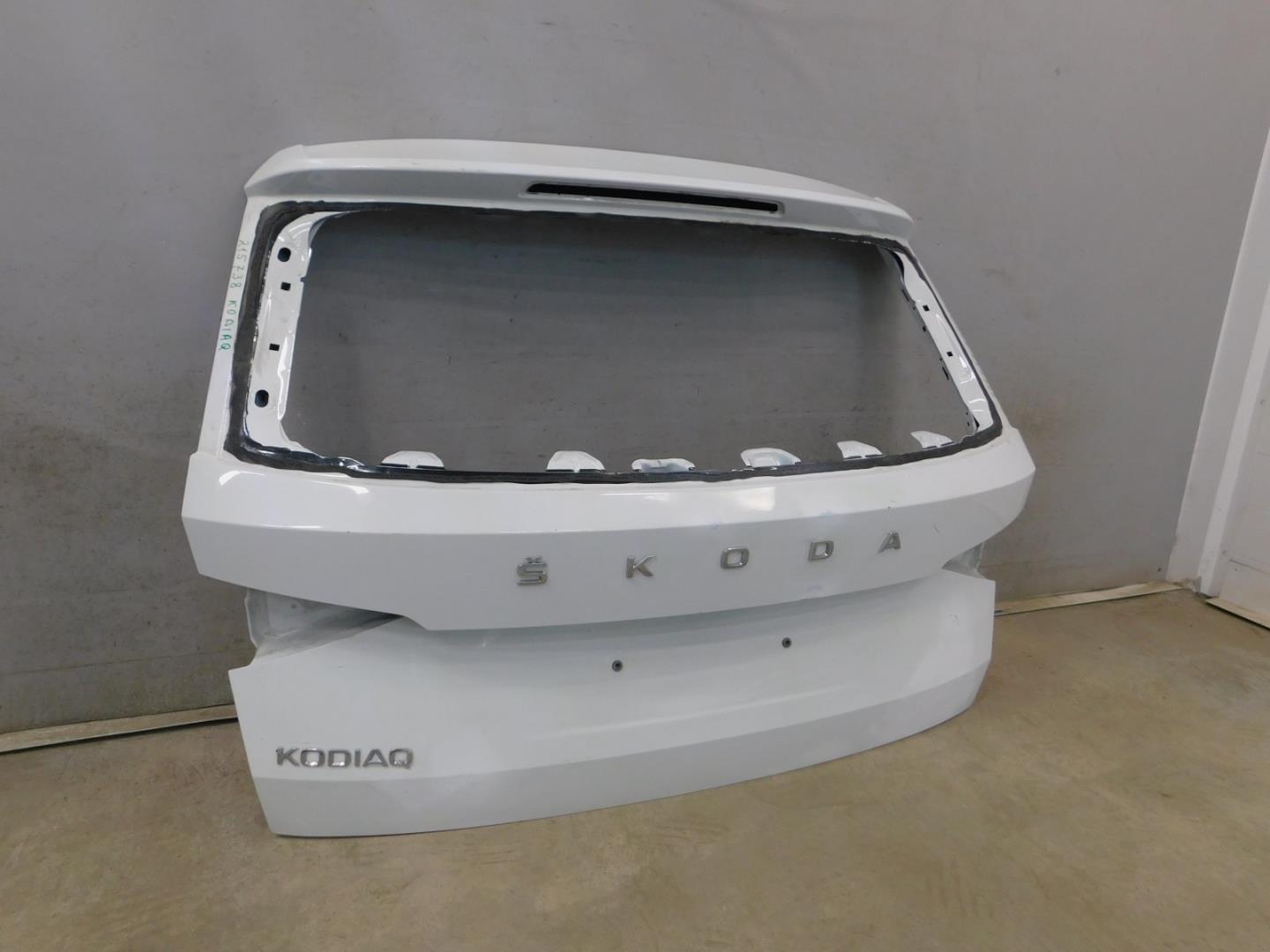 Дверь багажника