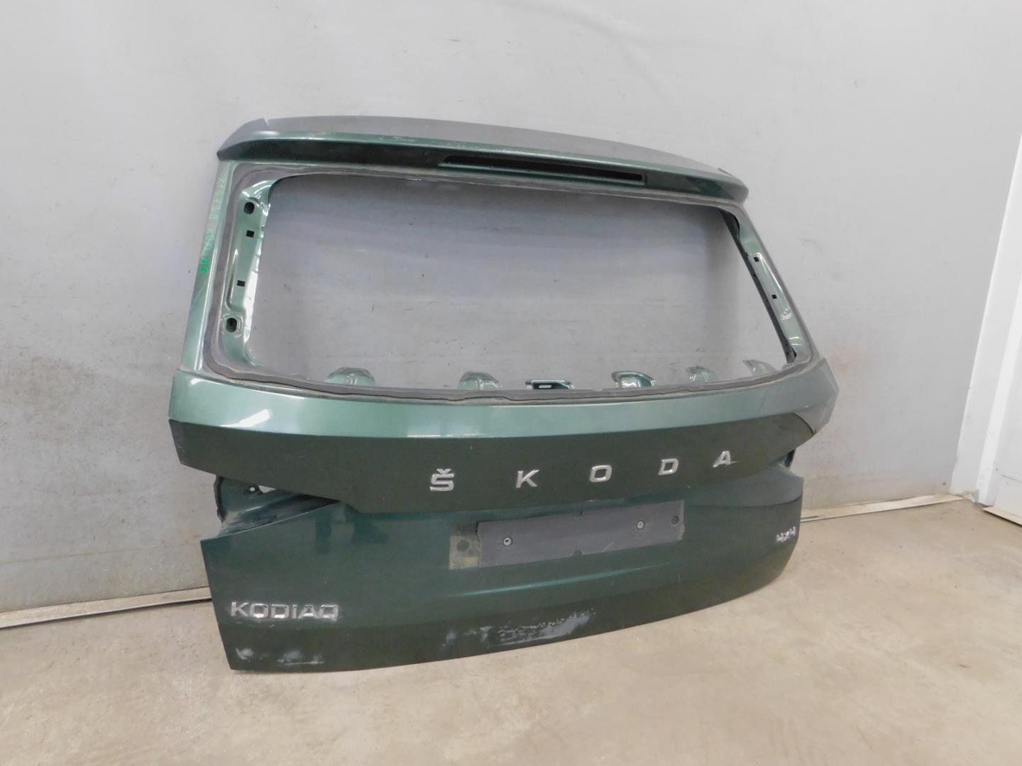 Дверь багажника