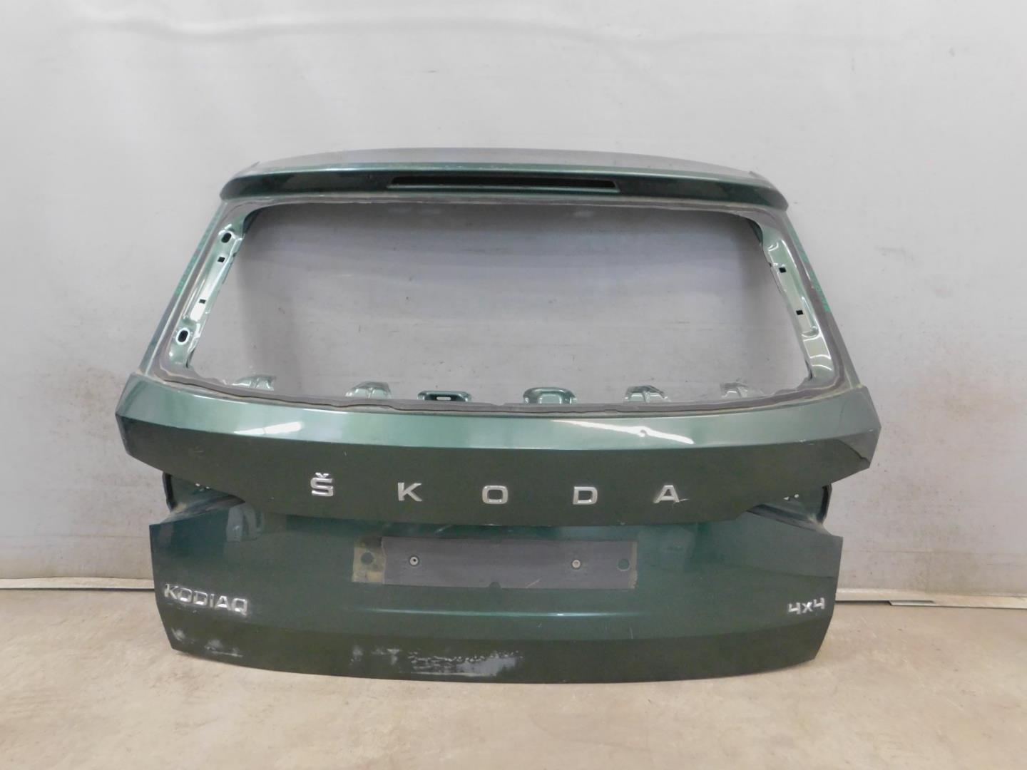 Дверь багажника