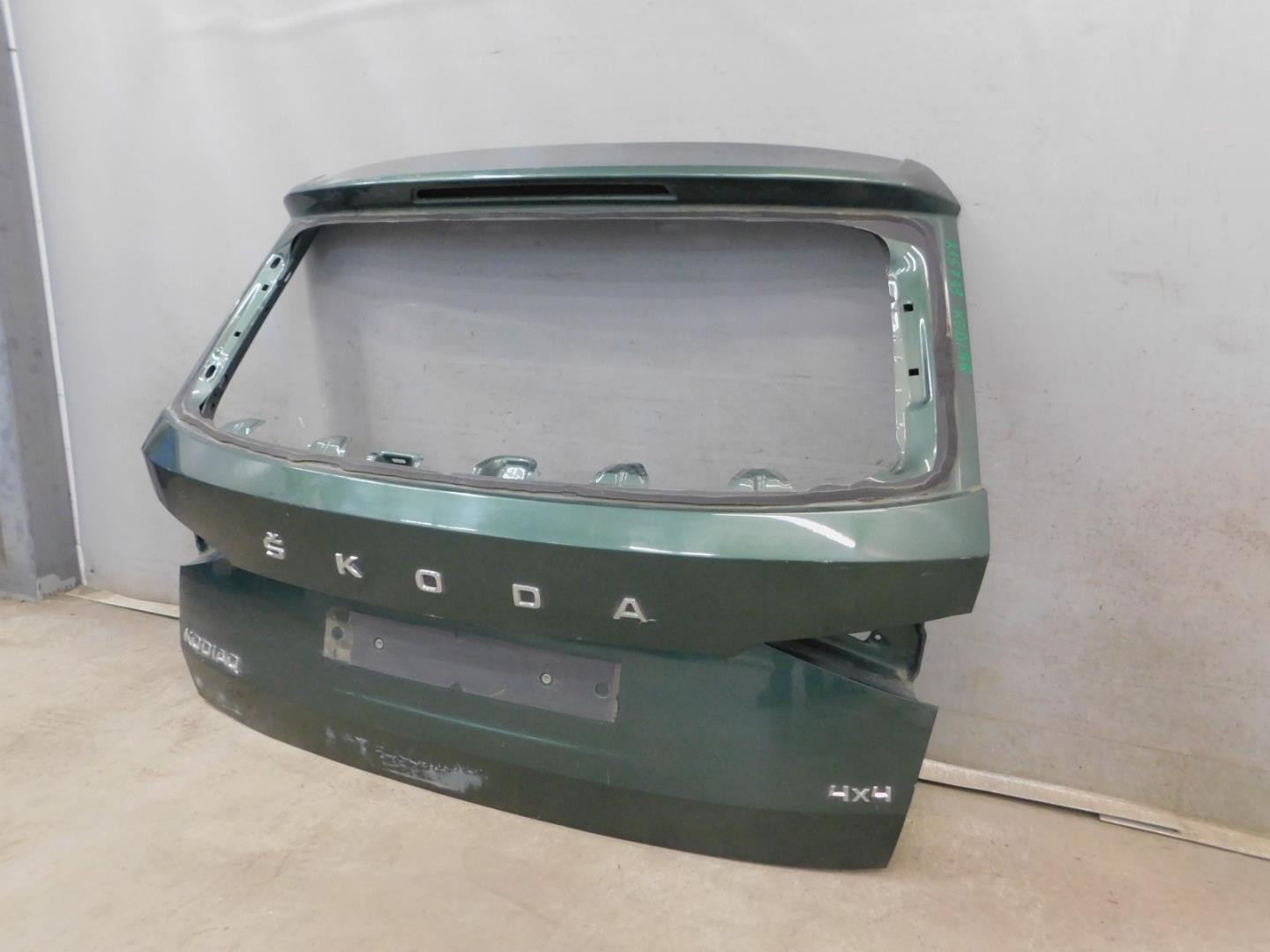 Дверь багажника