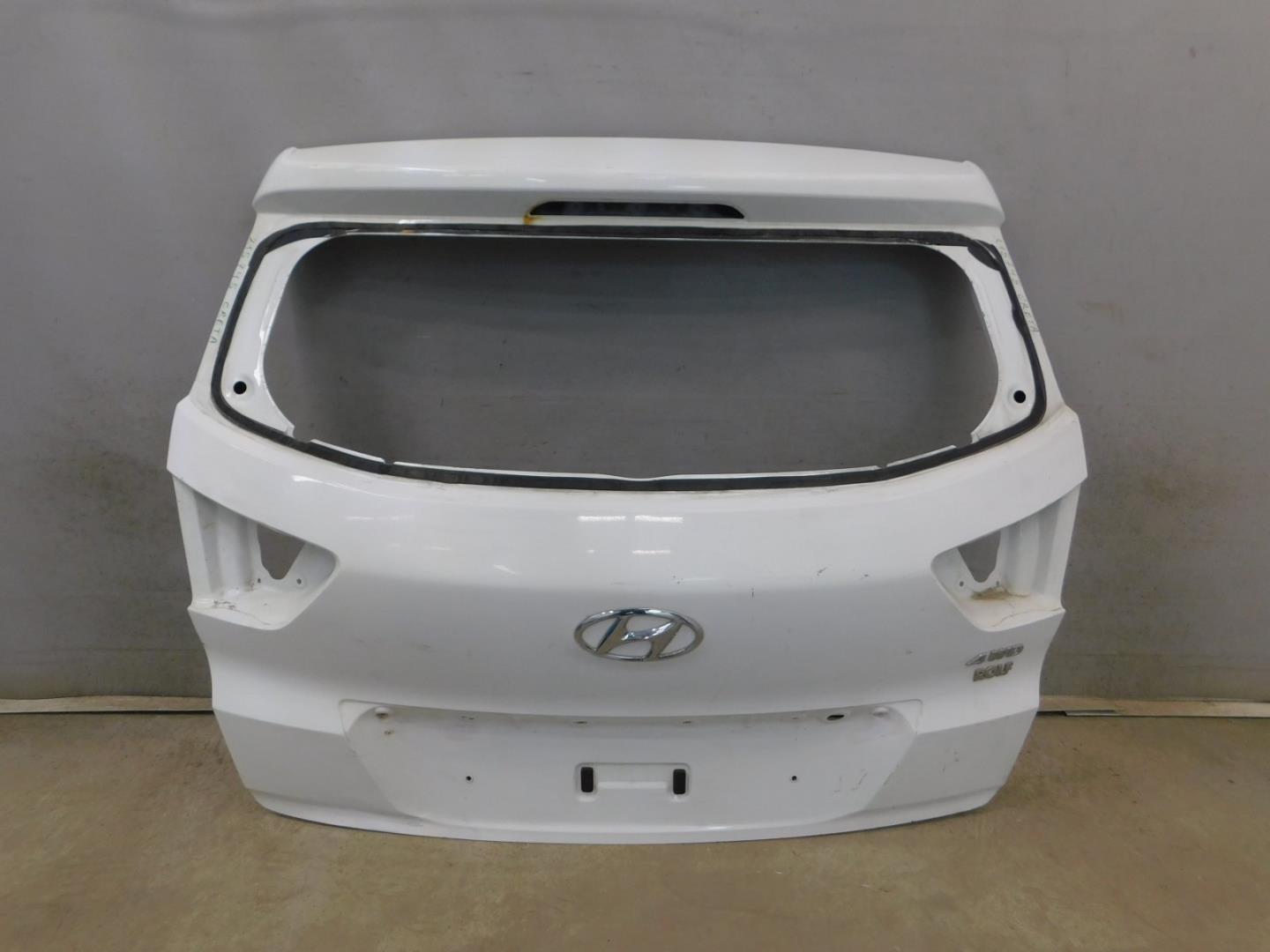 Дверь багажника