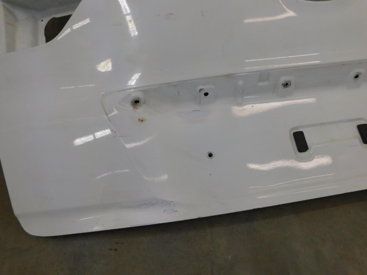 Дверь багажника