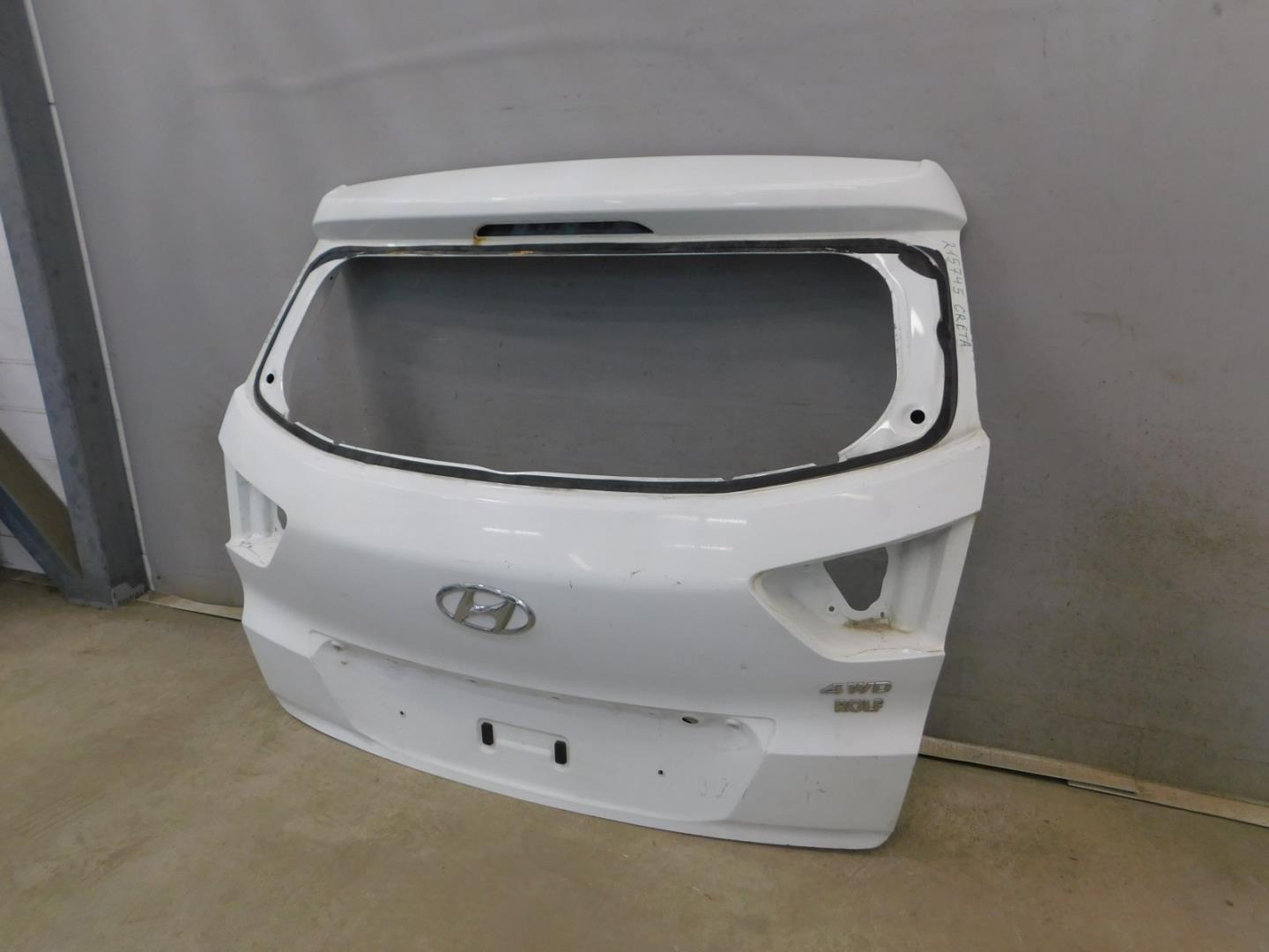 Дверь багажника